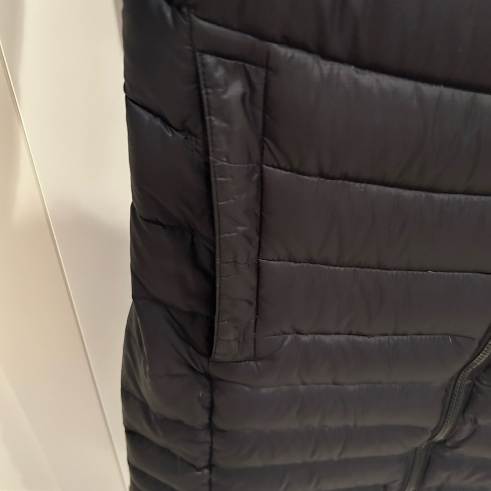 The North Face Women's Quilted Black Puffer Jacket - Picture 5 of 16
